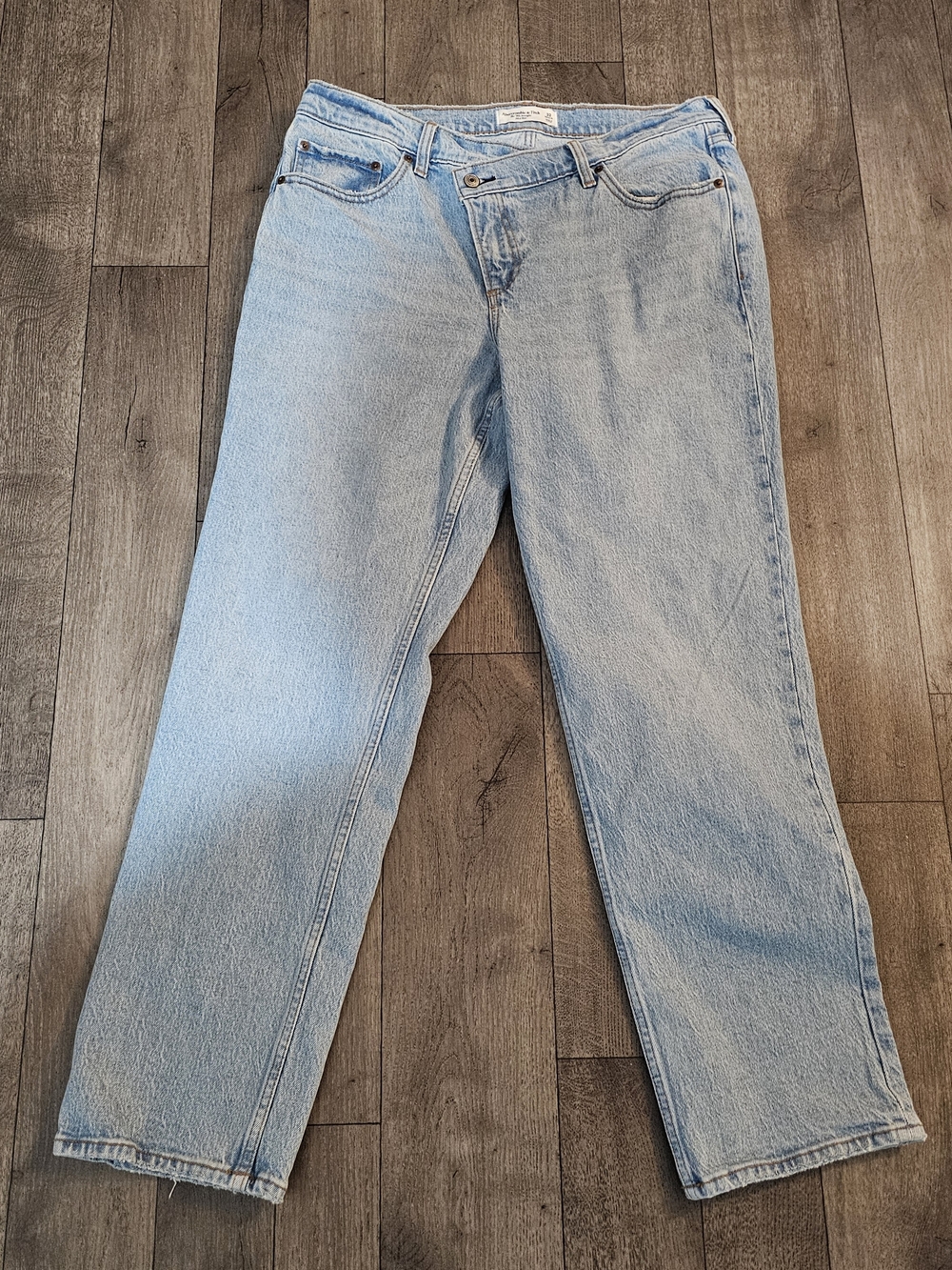 Abercrombie & Fitch The 90s Straight Mid Rise Crossover Jeans Size 32 {J3}